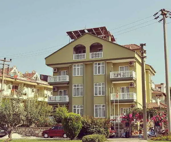 Club Ege 아파트호텔 말마리스