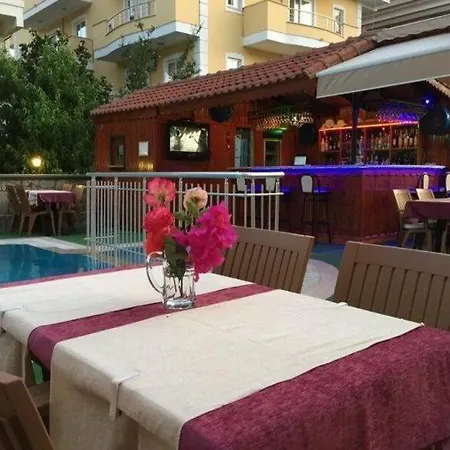 Ξενοδοχείο με διαμερίσματα Club Ege