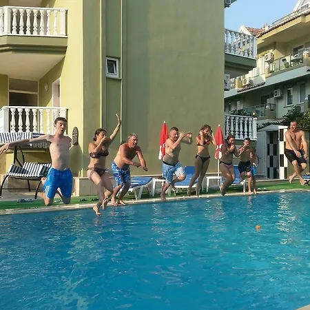 Lägenhetshotell Club Ege 3*