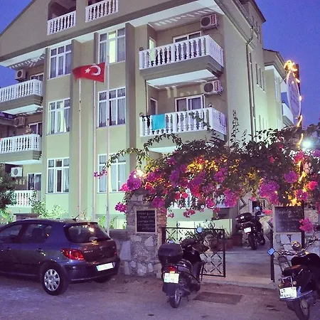 Club Ege 公寓式酒店 马尔马里斯